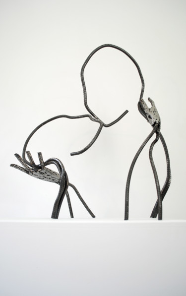 Sculpture titled "Embrasse moi" by Yez, Original Artwork, Metals