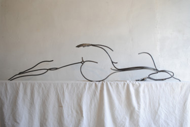 Sculpture intitulée "Belle endormie" par Yez, Œuvre d'art originale, Métaux