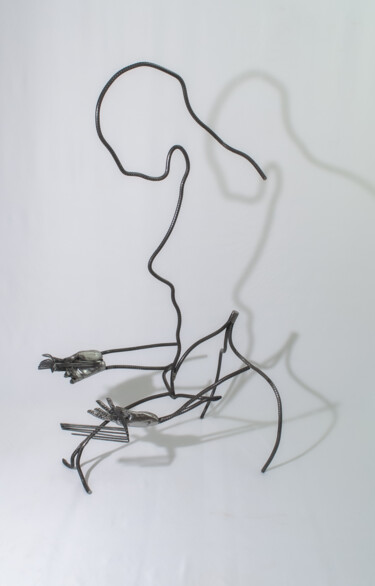 Escultura titulada "La lectrice" por Yez, Obra de arte original, Metales