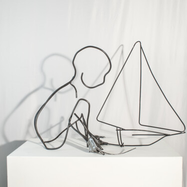 Sculptuur getiteld "Enfant au bateau" door Yez, Origineel Kunstwerk, Metalen