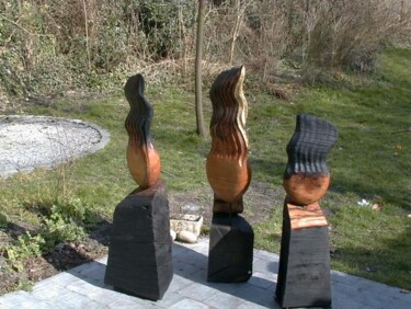 Skulptur mit dem Titel "Transformation flam…" von Yingo, Original-Kunstwerk, Holz