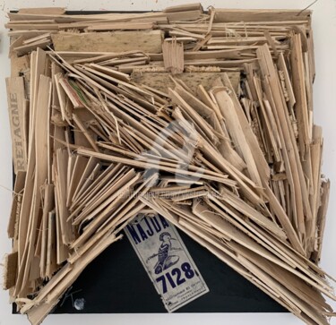 Γλυπτική με τίτλο "Recycling" από Ykstreetart, Αυθεντικά έργα τέχνης, Ξύλο Τοποθετήθηκε στο Ξύλινο φορείο σκελετό