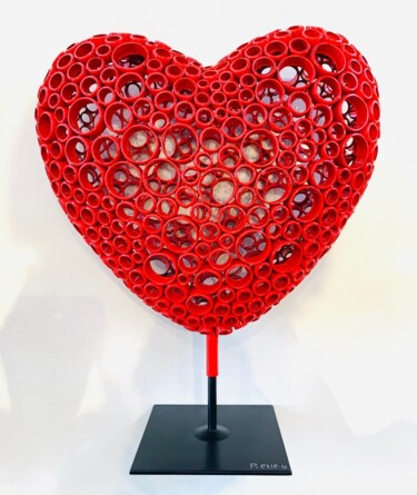 Sculptuur getiteld ""Me enamore" Coeur…" door Yohan Plu, Origineel Kunstwerk, Metalen