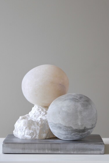 Скульптура под названием "Attraction" - Yolaine Rilhac, Подлинное произведение искусства, Камень