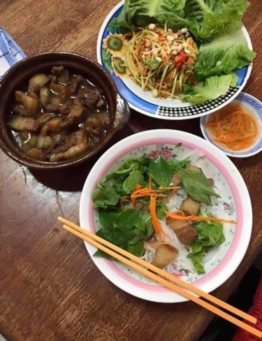 Vietnamese food Photographie intitulée "Vietnamese food" par Yolly Ramirez, Œuvre d'art originale, Photographie argentique