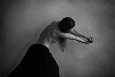 Photographie intitulée "Dance with the wall" par Erdinc Yucel, Œuvre d'art originale, Photographie numérique