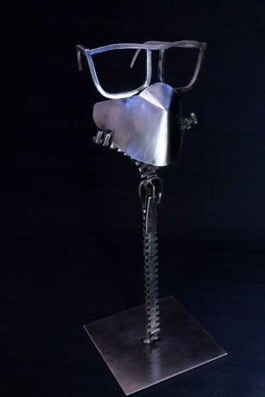 Sculpture intitulée "Faceless COVID Award" par Yuriy Kraft, Œuvre d'art originale, Métaux