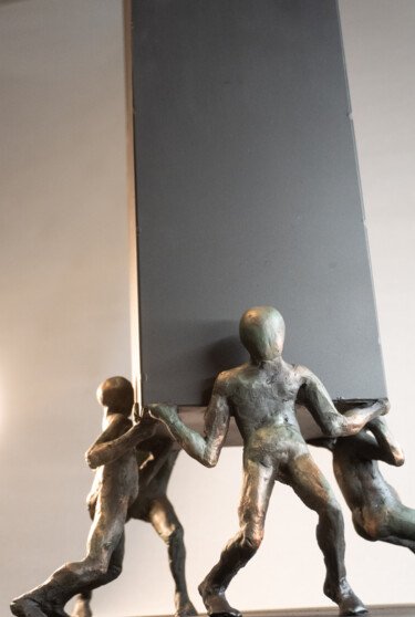 ***Equilibrium III*** Skulptur mit dem Titel "***Equilibrium III*…" von Yuriy Kraft, Original-Kunstwerk, Ton