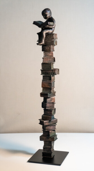 Skulptur mit dem Titel "***Bookworm VI***" von Yuriy Kraft, Original-Kunstwerk, Ton