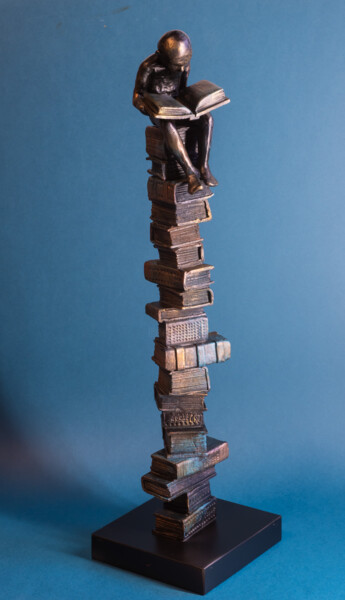 Skulptur mit dem Titel ""Bookworm XII"" von Yuriy Kraft, Original-Kunstwerk, Ton