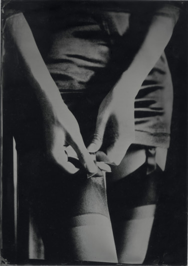 Photographie intitulée "Les bas couture" par Yvan Helliot, Œuvre d'art originale, Photographie argentique