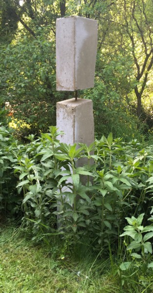 Скульптура под названием "Colonne 1" - Lavy, Подлинное произведение искусства, бетон