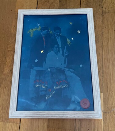 Textilkunst mit dem Titel "Mada : jeune femme…" von Za, Original-Kunstwerk, Stickerei Auf Karton montiert