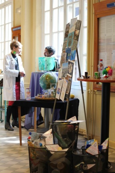 Installation intitulée "A l'Ecole Nationale…" par Zampo, Œuvre d'art originale, Extérieurs