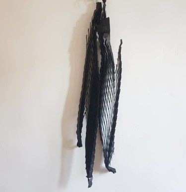 Sculpture titled "Les ailes brisées" by Zenzivi Nora Yahiaoui, Original Artwork, Aluminium