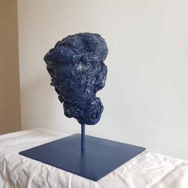 Sculpture titled "L'Etranger" by Zenzivi Nora Yahiaoui, Original Artwork, Resin