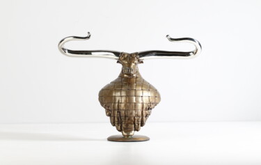 雕塑 标题为“牛太师（金色版）” 由Zhao Yongchang, 原创艺术品, 青铜