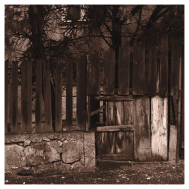 Fotografie mit dem Titel "Wooden Fence" von Zheka Khalétsky, Original-Kunstwerk, Nicht bearbeitete Fotografie