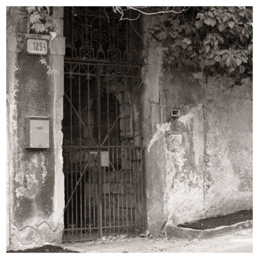 Photography titled "Street Gate" by Zheka Khalétsky, Original Artwork, Non Manipulated Photography