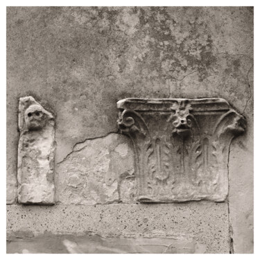 Fotografia intitulada "Old Relief Fragment…" por Zheka Khalétsky, Obras de arte originais, Fotografia Não Manipulada
