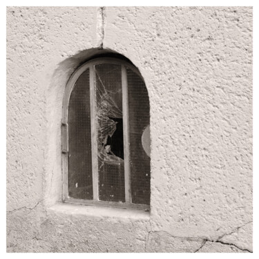 「Broken Window」というタイトルの写真撮影 Zheka Khalétskyによって, オリジナルのアートワーク, 操作されていない写真