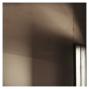 Fotografia intitolato "door and shadow" da Zheka Khalétsky, Opera d'arte originale, Fotografia non manipolata