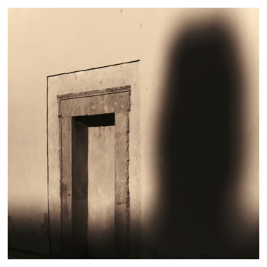 Fotografie mit dem Titel "walled door and sha…" von Zheka Khalétsky, Original-Kunstwerk, Nicht bearbeitete Fotografie