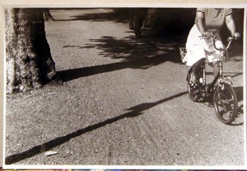 Fotografie mit dem Titel "fahrradtante.JPG" von Zoran Komatinović, Original-Kunstwerk