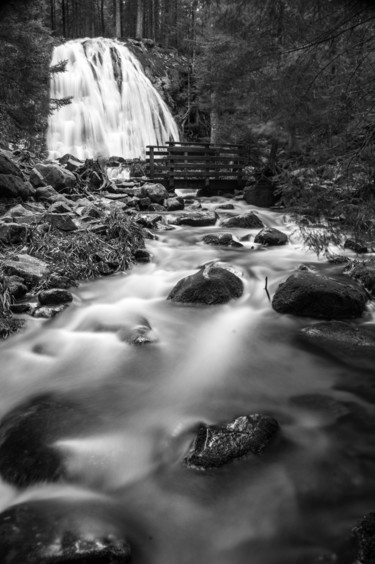 Photographie intitulée "LA PISSOIRE" par Zefoto, Œuvre d'art originale, Photographie numérique