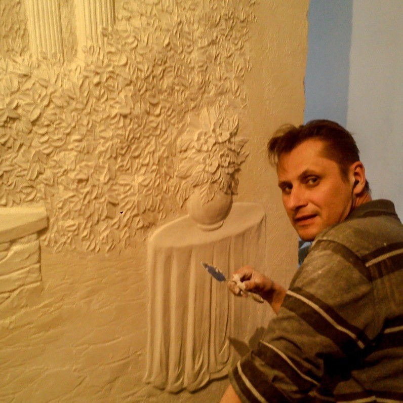 Alexandr Belov - The artist at work