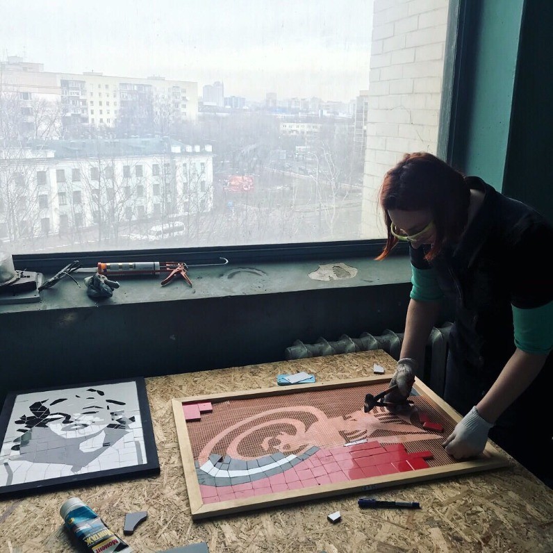 Katerina Alinovskaya - The artist at work