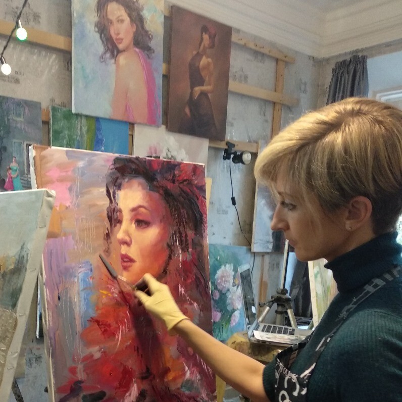 Anastasia Akunina - The artist at work