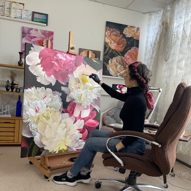 Anastasiia Alekhina - The artist at work
