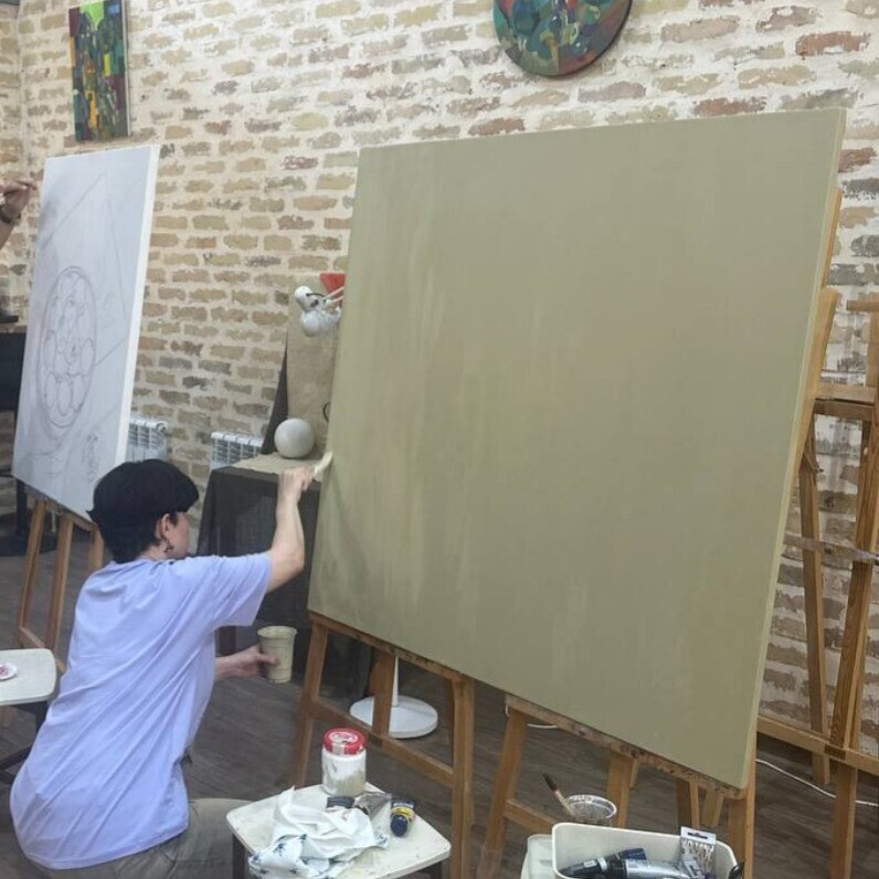 Anna Bogdasarova - Художник за работой