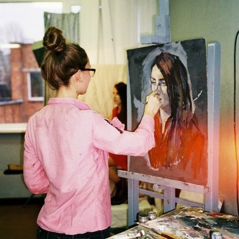 Anna Morozko - El artista trabajando