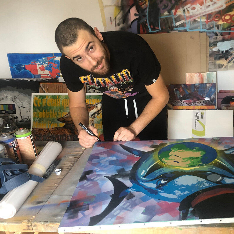 Atom - El artista trabajando