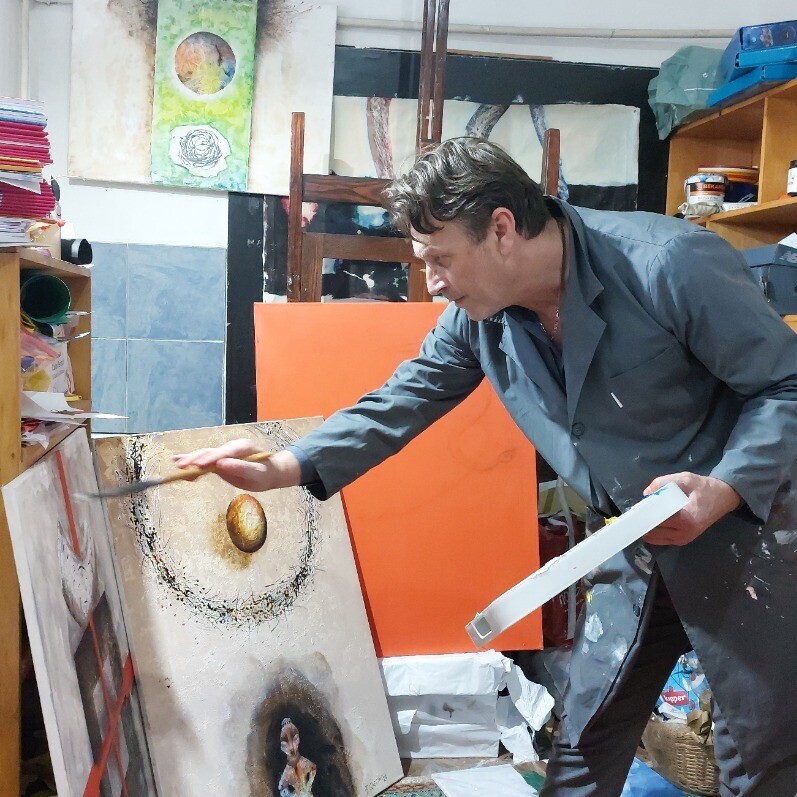 Bashkimi - The artist at work