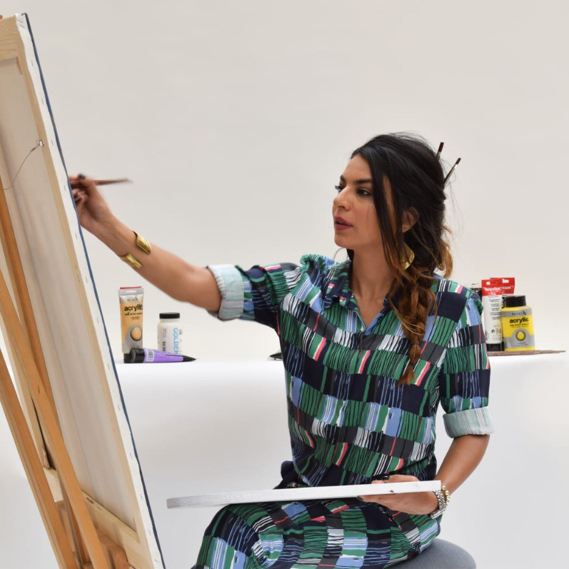 Mina Donyavi - The artist at work