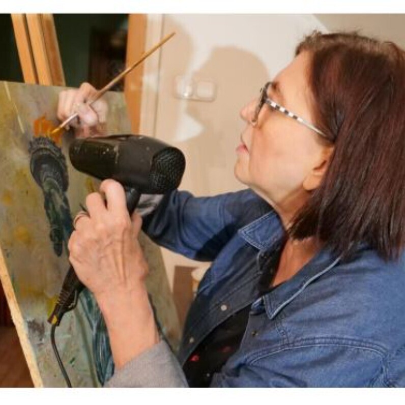 Dora Stork - The artist at work