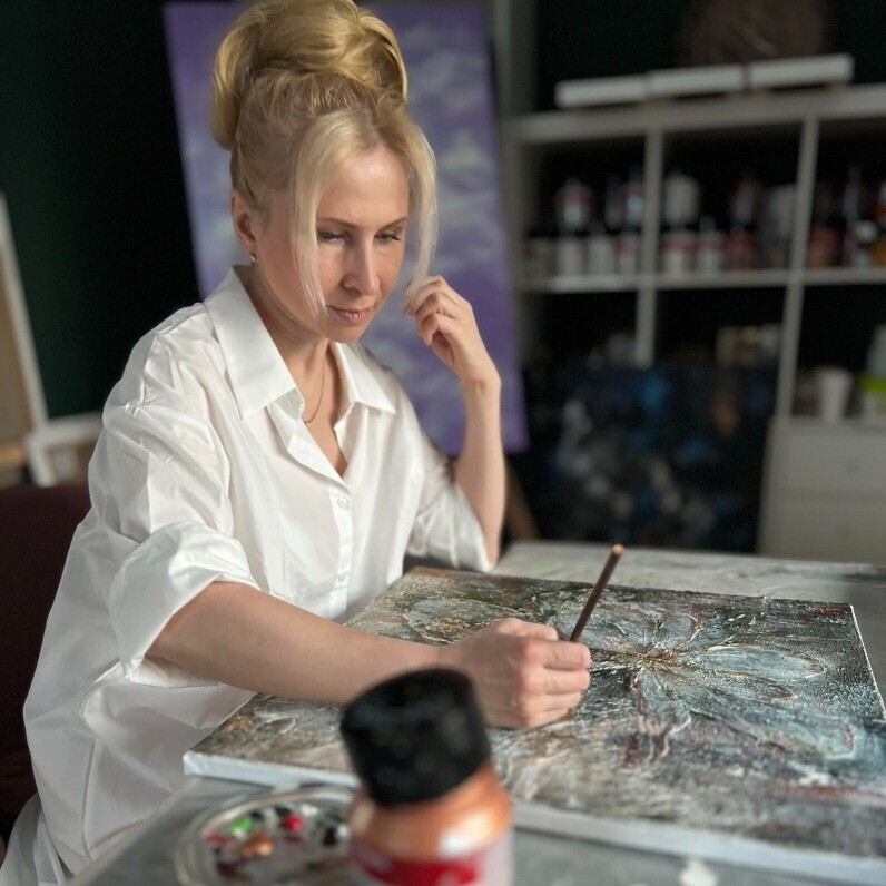 Ekaterina Nova - The artist at work