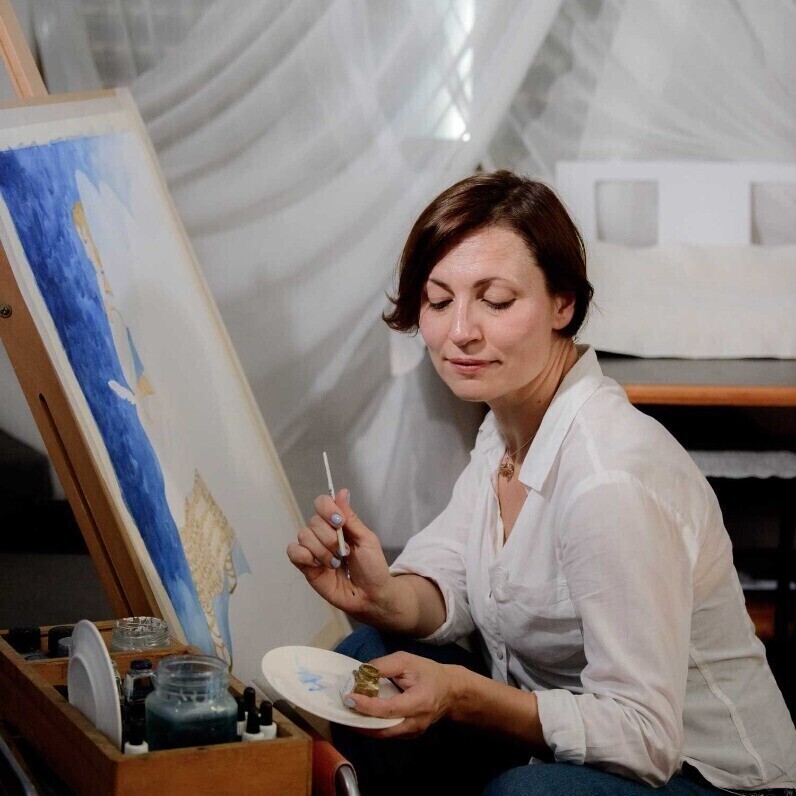 Elaria - The artist at work