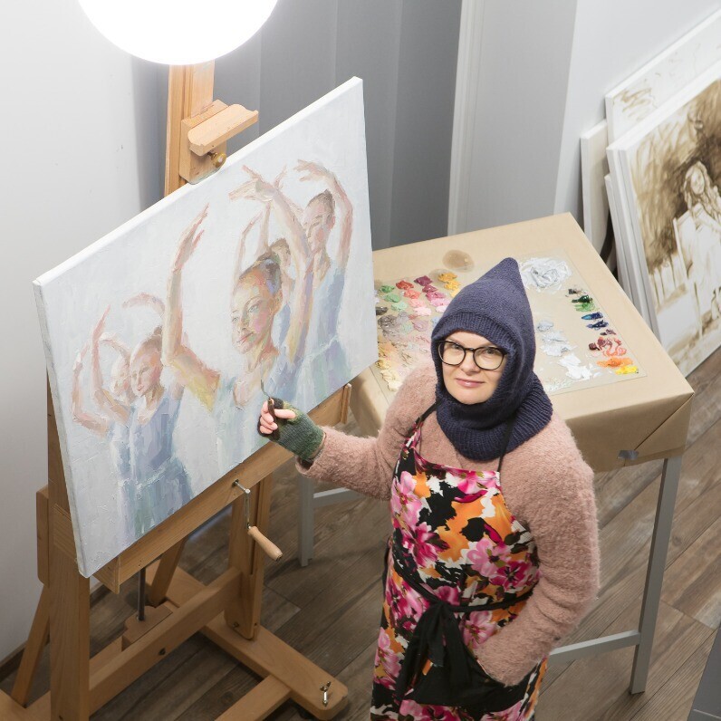 Eva Mili - The artist at work
