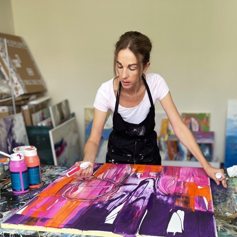 Evgeniya Zolotareva - The artist at work