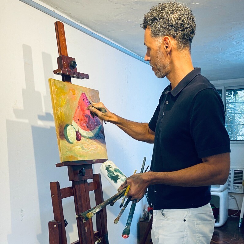 Gilberto Vallarino - The artist at work