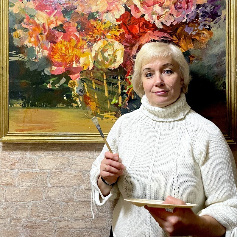 Irina Sidorovich - The artist at work