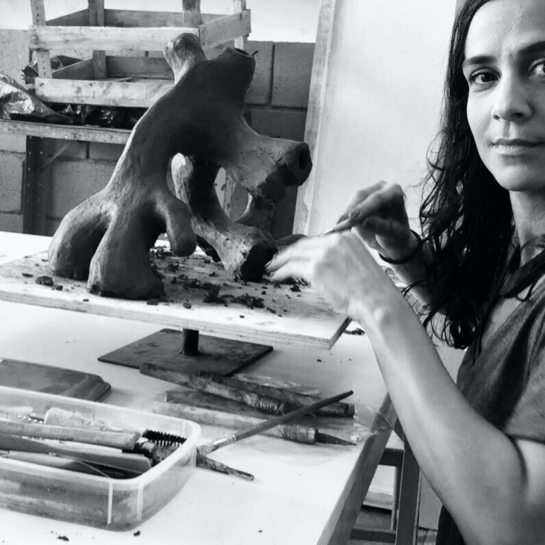 Isabela Menegazzo - O artista no trabalho