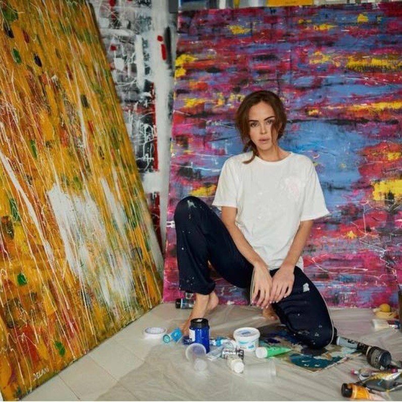 Juliya Delani - De kunstenaar aan het werk