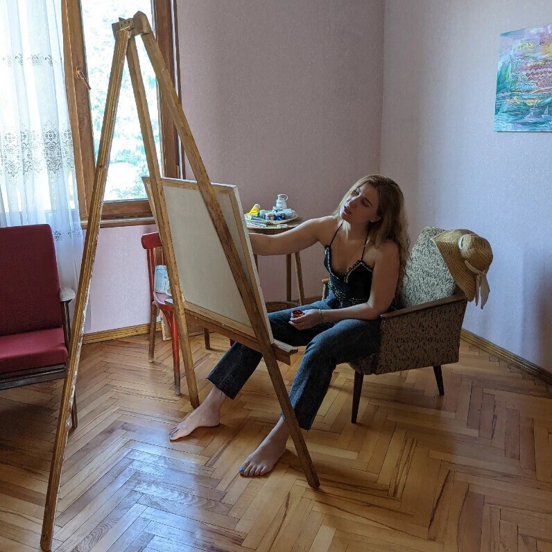 Lika Kakhidze - The artist at work