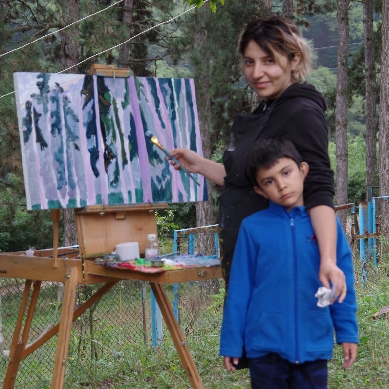 Lilit Vardanyan - The artist at work