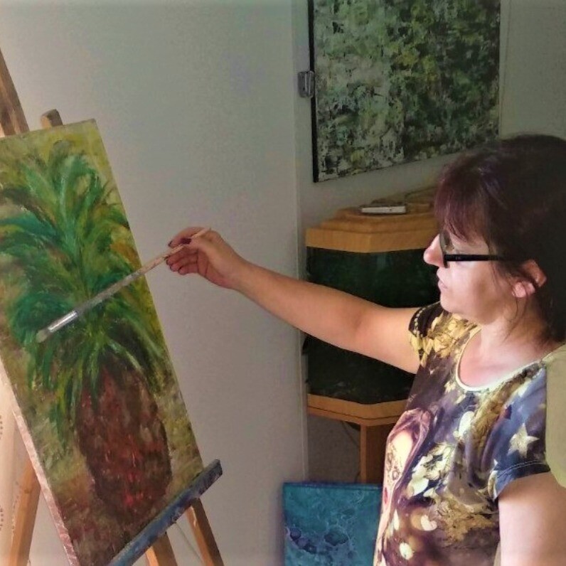 Olga Tsyhypko - The artist at work